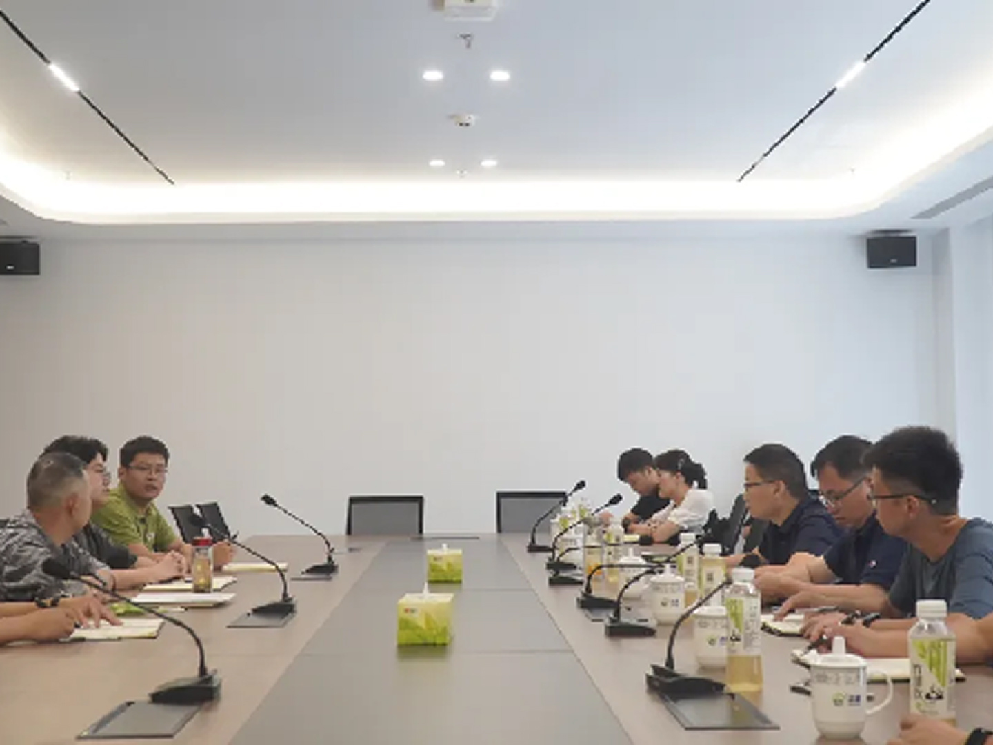 四川省雅安市芦山县委副书记、县长岑永杰带队调研森隆生产经营情况